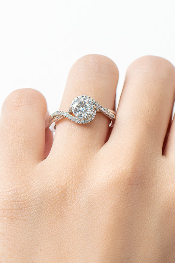 1 Carat Moissanite Crisscross Ring - OmniGlitz 